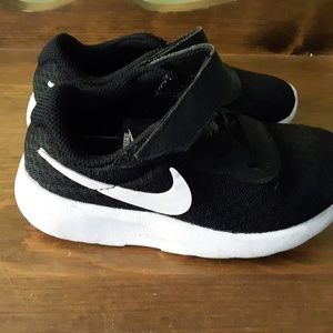 Nike little boy shoes